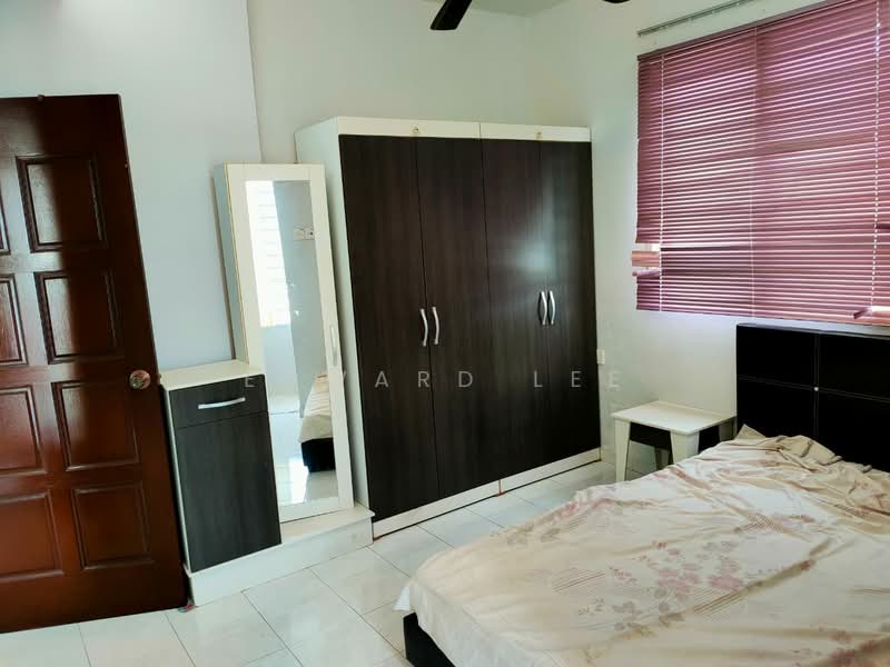 Pangsapuri untuk Disewa di Relau Vista Apartment - Edward Lee - Bedroom - PropertyGuru.com.my
