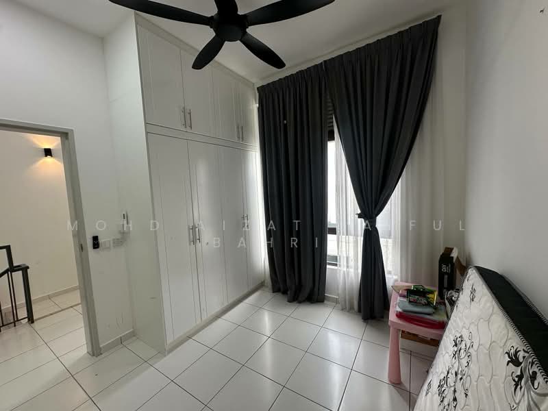 Rumah Banglo untuk Dijual di Eco Grandeur (Puncak Alam) - Mohd Aizat Saiful Bahri - Bedroom - PropertyGuru.com.my