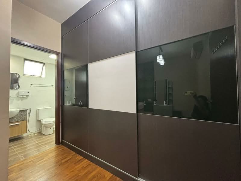 Pangsapuri untuk Disewa di Molek Pine 2 - Daphne Lee - Bathroom - PropertyGuru.com.my