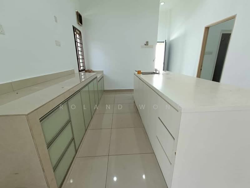 Rumah Banglo untuk Dijual di Taman Majidee (Johor Bahru) - Roland Wong - Kitchen - PropertyGuru.com.my
