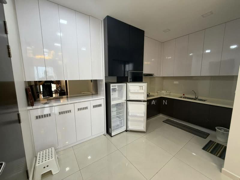 Condominium for Rent at Bay Point @ Country Garden Danga Bay - Noctis Tan - Kitchen - PropertyGuru.com.my
