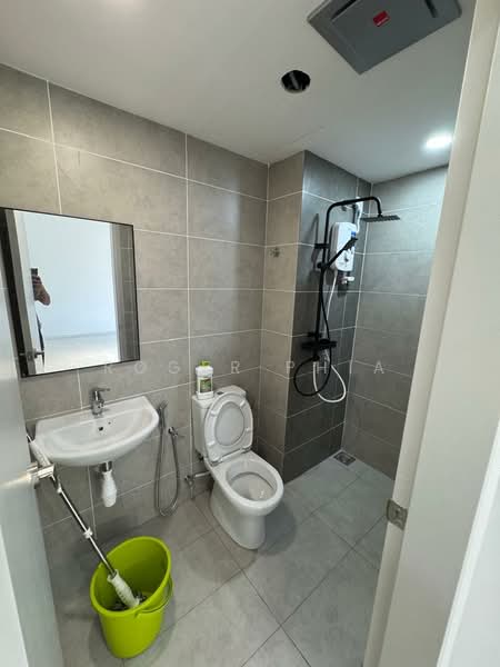 Servis Apartment untuk Disewa di Jernih Residence - Roger Phia - Bathroom - PropertyGuru.com.my
