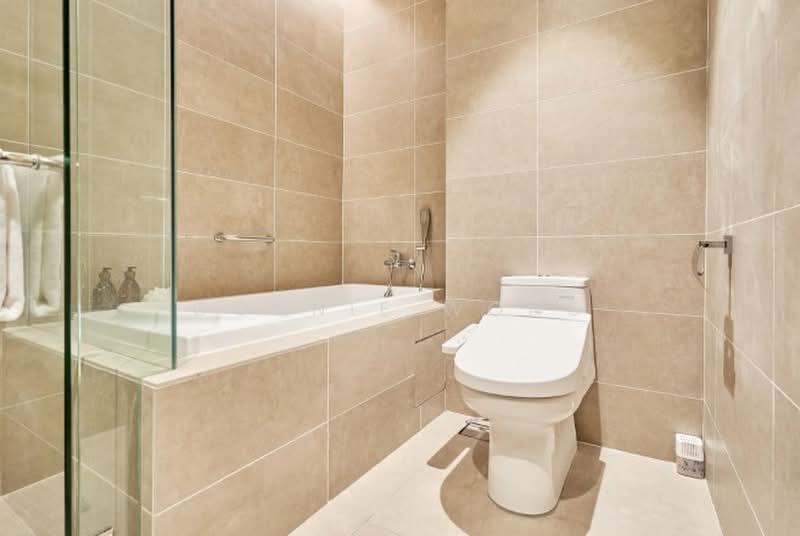 Servis Apartment untuk Disewa di Mitsui Serviced Suites - Connie Wong - Bathroom - PropertyGuru.com.my