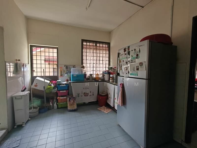 Rumah Berkembar untuk Dijual di Taman Megah Ria (Masai) - Hui Hui Lim - Kitchen - PropertyGuru.com.my