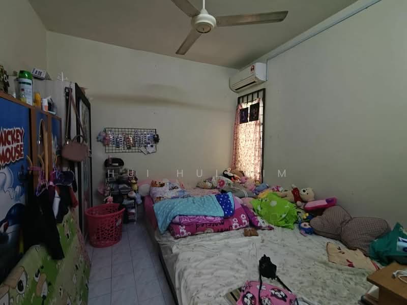 Rumah Berkembar untuk Dijual di Taman Megah Ria (Masai) - Hui Hui Lim - Bedroom - PropertyGuru.com.my