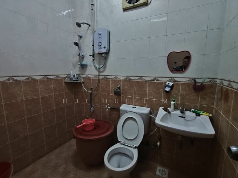Rumah Berkembar untuk Dijual di Taman Megah Ria (Masai) - Hui Hui Lim - Bathroom - PropertyGuru.com.my