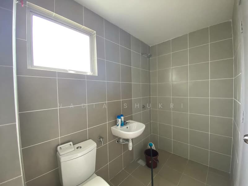 Rumah Teres 2 Tingkat untuk Dijual di Alam Perdana (Puncak Alam) - Nadia Shukri - Bathroom - PropertyGuru.com.my