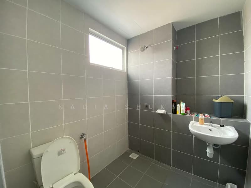 Rumah Teres 2 Tingkat untuk Dijual di Alam Perdana (Puncak Alam) - Nadia Shukri - Bathroom - PropertyGuru.com.my