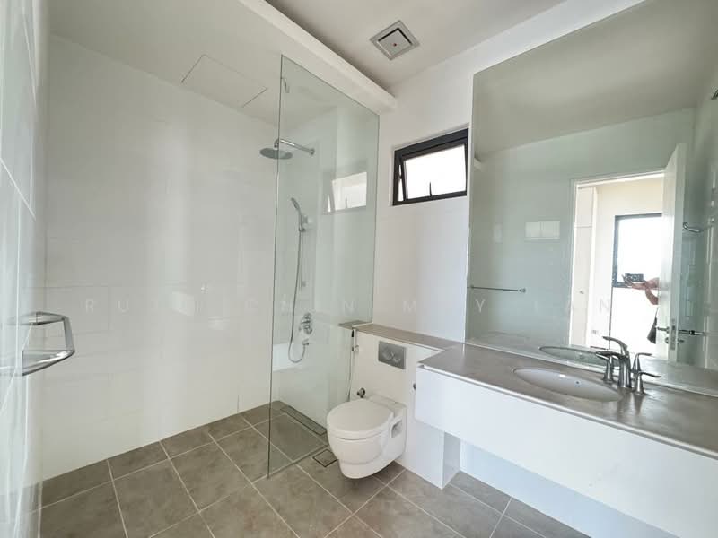 Service Residence for Sale at Senada Residence @ KLGCC Resort - Ruth Chin May Lan - Bathroom - PropertyGuru.com.my
