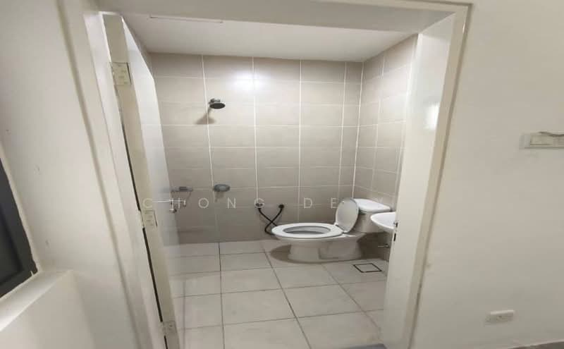 3-storey Terraced House for Rent in Lake Fields (Sungai Besi) - Chong De Yi - Bathroom - PropertyGuru.com.my