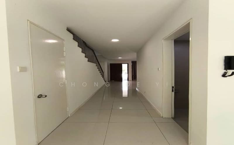 3-storey Terraced House for Rent in Lake Fields (Sungai Besi) - Chong De Yi - Corridor - PropertyGuru.com.my