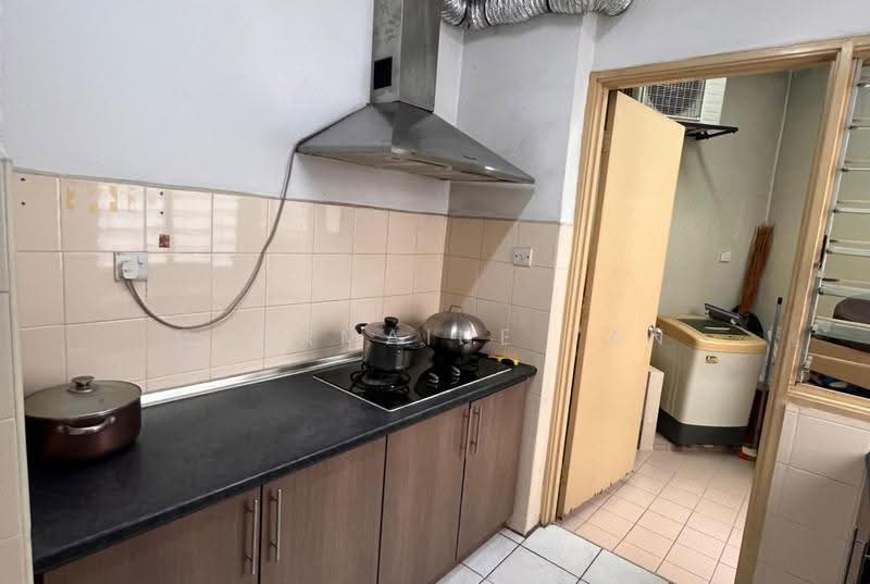 Kondominium untuk Dijual di Menara Menjalara - Charmaine Tan - Kitchen - PropertyGuru.com.my