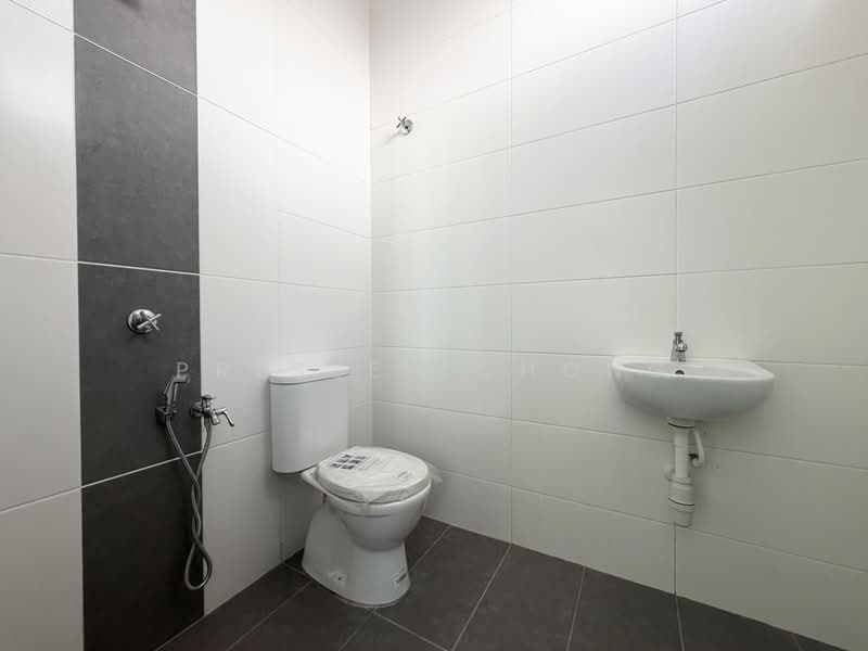 2-storey Terraced House for Sale in Taman Damai (Kampar) - Presley Chong - Bathroom 2 - PropertyGuru.com.my