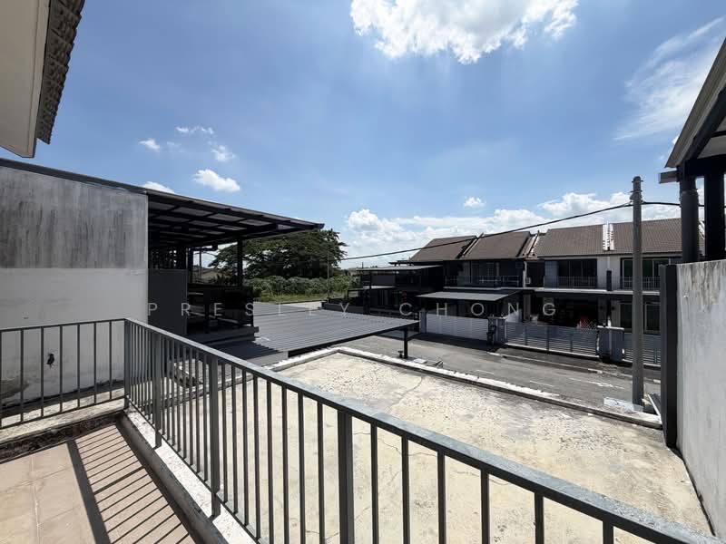2-storey Terraced House for Sale in Taman Damai (Kampar) - Presley Chong - Balcony - PropertyGuru.com.my
