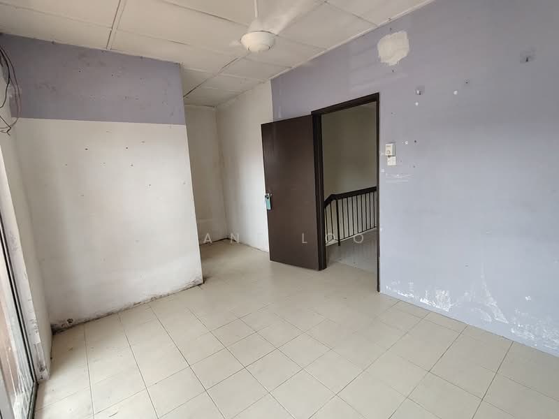 Rumah Teres 2 Tingkat untuk Dijual di Taman Lestari Putra (Seri Kembangan) - Jane Loo - PropertyGuru.com.my