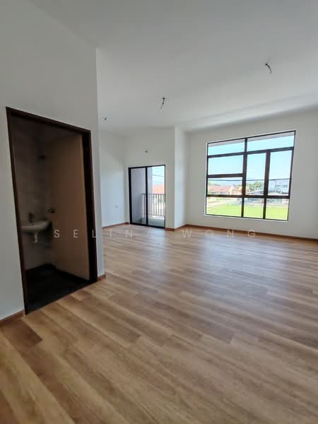 Rumah Teres 2 Tingkat untuk Dijual di Taman Lapangan Indah (Ipoh) - Selina Wong - Master Bedroom - PropertyGuru.com.my