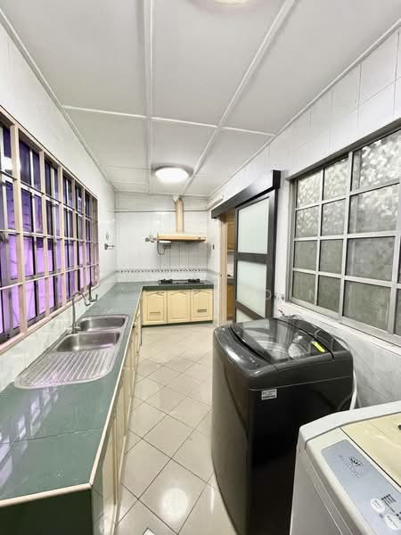 Rumah Berkembar untuk Dijual di Seksyen 9 (Shah Alam) - Sa'a Nordin - Kitchen - PropertyGuru.com.my