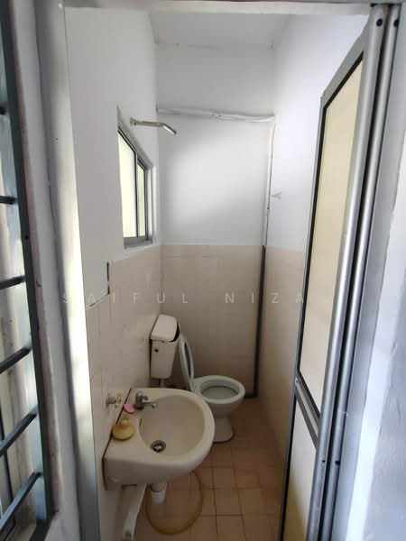 Rumah Bandar untuk Dijual di Taman Bukit Teratai (Ampang) - Saiful Nizam - Bathroom - PropertyGuru.com.my