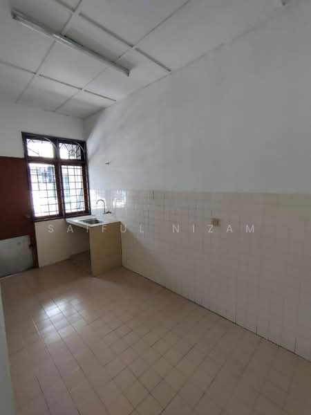 Rumah Bandar untuk Dijual di Taman Bukit Teratai (Ampang) - Saiful Nizam - Kitchen - PropertyGuru.com.my