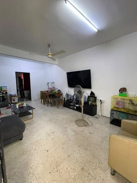 2-storey Terraced House for Rent in Rawang (Selangor) - Zann Fauzan - Living Room - PropertyGuru.com.my
