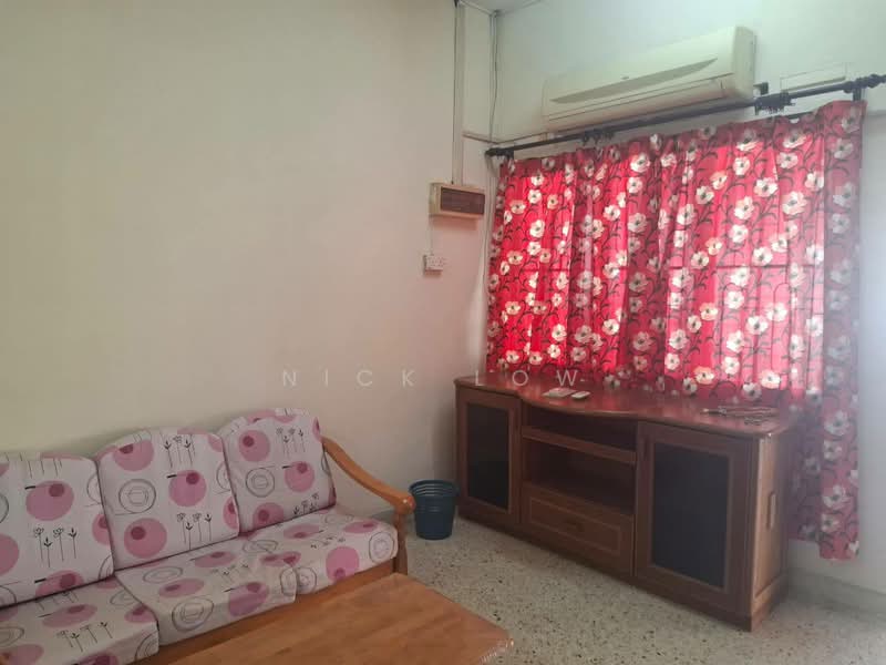 Rumah Teres 1 Tingkat untuk Disewa di Taman Ungku Tun Aminah (Skudai) - Nick Low - Living Room - PropertyGuru.com.my