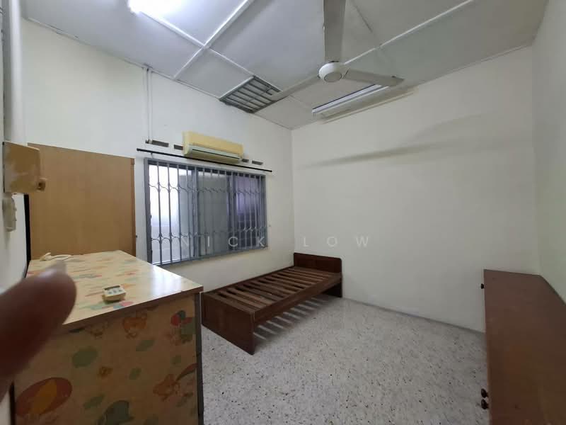 Rumah Teres 1 Tingkat untuk Disewa di Taman Ungku Tun Aminah (Skudai) - Nick Low - Bedroom - PropertyGuru.com.my