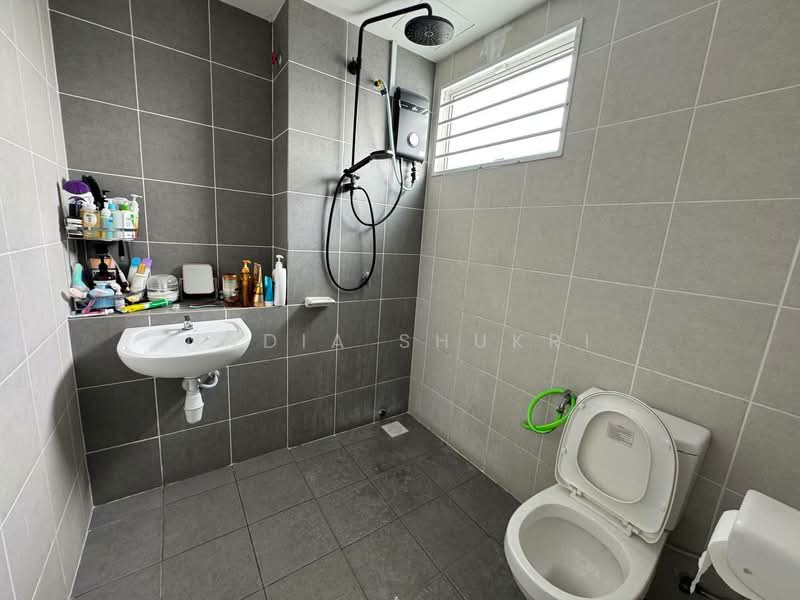 Rumah Teres 2 Tingkat untuk Dijual di Alam Perdana (Puncak Alam) - Nadia Shukri - Bathroom - PropertyGuru.com.my