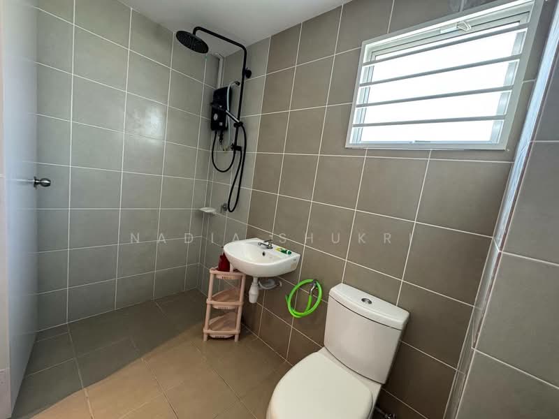 Rumah Teres 2 Tingkat untuk Dijual di Alam Perdana (Puncak Alam) - Nadia Shukri - Bathroom - PropertyGuru.com.my
