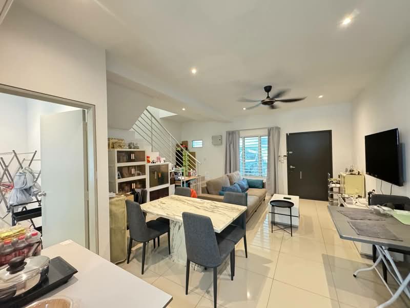Rumah Teres 2 Tingkat untuk Dijual di Alam Perdana (Puncak Alam) - Nadia Shukri - Living Room - PropertyGuru.com.my