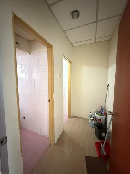 Office for Rent in Taman Sri Sinar (Segambut) - Crystal Lum - Corridor - PropertyGuru.com.my
