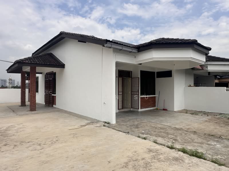 1-storey Terraced House for Sale in Johor Bahru (Johor) - Allan Su - Exterior - PropertyGuru.com.my