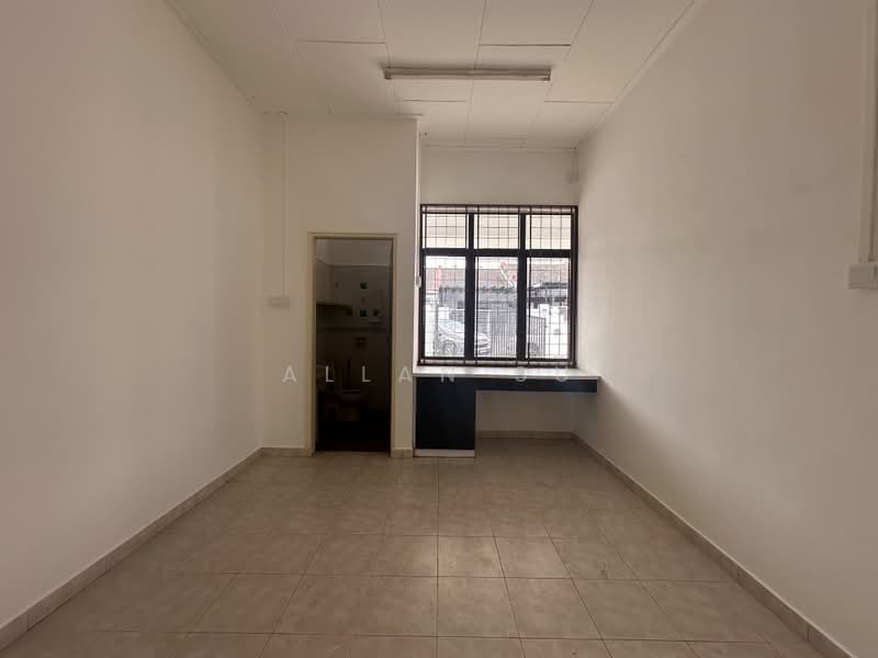 1-storey Terraced House for Sale in Johor Bahru (Johor) - Allan Su - Bathroom - PropertyGuru.com.my