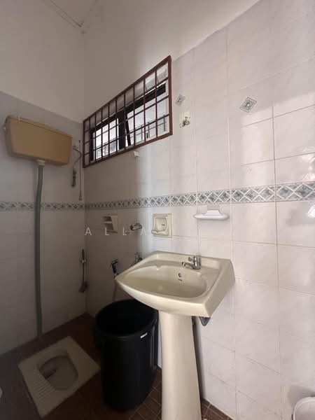 1-storey Terraced House for Sale in Johor Bahru (Johor) - Allan Su - Bathroom - PropertyGuru.com.my