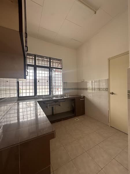 1-storey Terraced House for Sale in Johor Bahru (Johor) - Allan Su - Kitchen - PropertyGuru.com.my