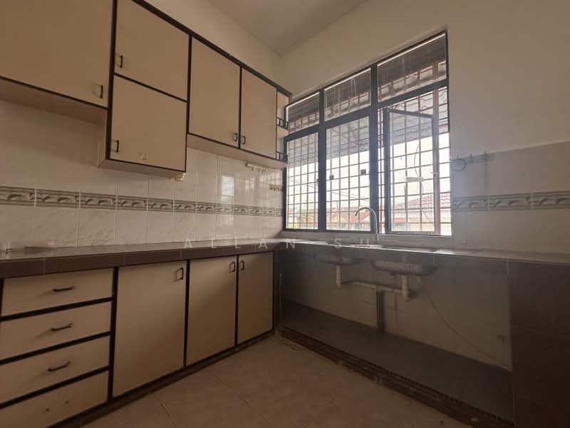 1-storey Terraced House for Sale in Johor Bahru (Johor) - Allan Su - Kitchen - PropertyGuru.com.my