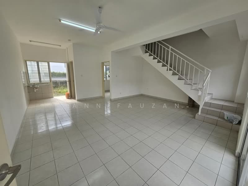 Rumah Teres 2 Tingkat untuk Disewa di Taman Bunga Raya (Serendah) - Zann Fauzan - Living Room - PropertyGuru.com.my
