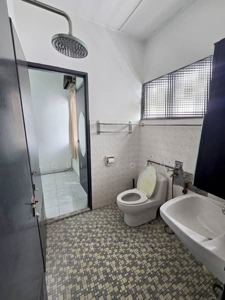 Rumah Teres 2 Tingkat untuk Dijual di Taman Cuepacs (Kepong) - Louis Foong - Bathroom - PropertyGuru.com.my