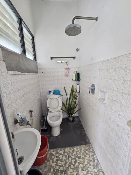 Rumah Teres 2 Tingkat untuk Dijual di Taman Cuepacs (Kepong) - Louis Foong - Bathroom - PropertyGuru.com.my