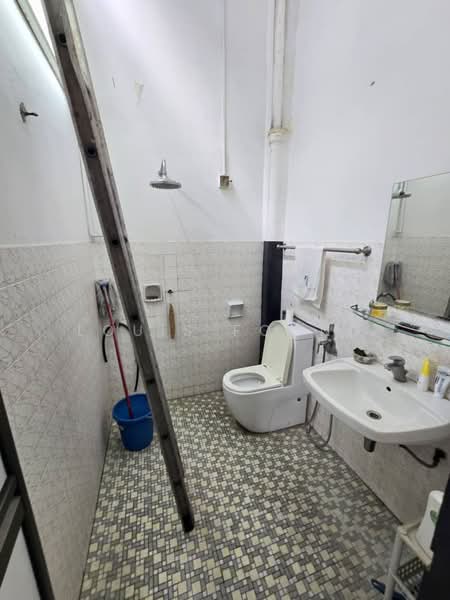 Rumah Teres 2 Tingkat untuk Dijual di Taman Cuepacs (Kepong) - Louis Foong - Bathroom - PropertyGuru.com.my