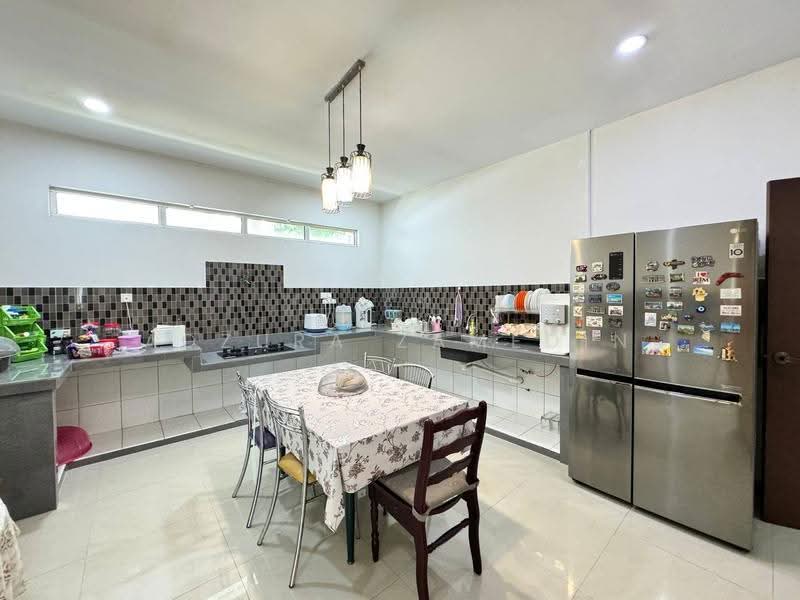 Bungalow House for Sale in Usj 3d (Subang Jaya) - Adzura Zamedin - Kitchen - PropertyGuru.com.my