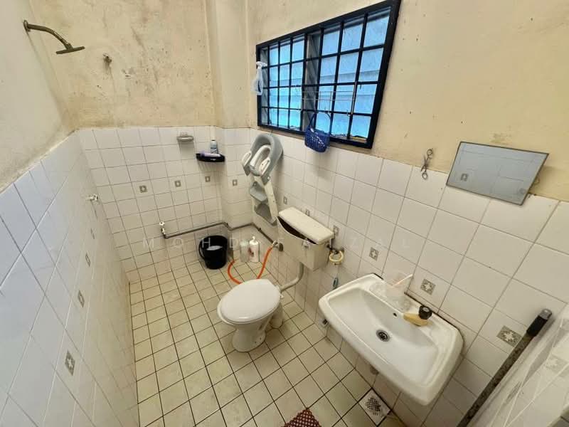 Rumah Teres 2 Tingkat untuk Dijual di Kajang (Selangor) - Mohd Faizal - Bathroom - PropertyGuru.com.my