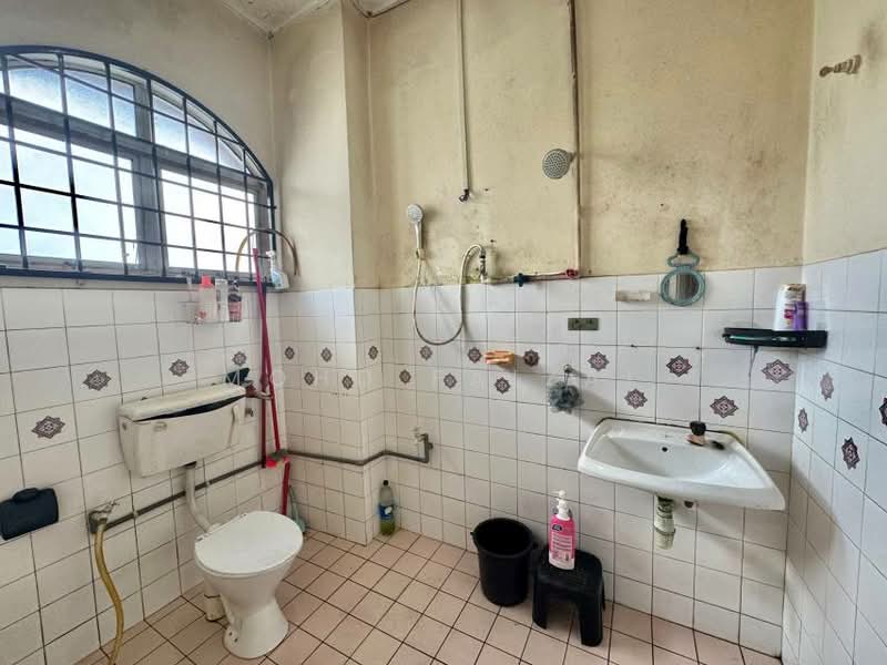 Rumah Teres 2 Tingkat untuk Dijual di Kajang (Selangor) - Mohd Faizal - Bathroom - PropertyGuru.com.my