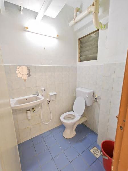 Pangsapuri untuk Disewa di Pangsapuri Vista Serdang - Evanslee . - Bathroom - PropertyGuru.com.my