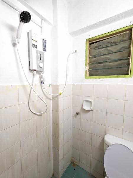 Pangsapuri untuk Disewa di Pangsapuri Vista Serdang - Evanslee . - Bathroom - PropertyGuru.com.my