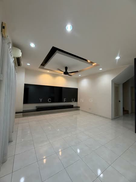 Rumah Teres 2 Tingkat untuk Disewa di Taman Seri Austin (Tebrau) - YC Fung - Living Room - PropertyGuru.com.my