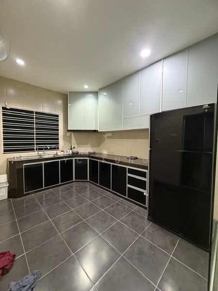 Rumah Teres 2 Tingkat untuk Disewa di Taman Seri Austin (Tebrau) - YC Fung - Kitchen - PropertyGuru.com.my