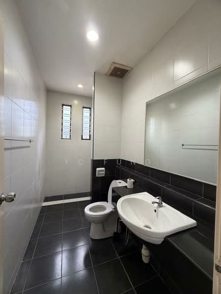 Rumah Teres 2 Tingkat untuk Disewa di Taman Seri Austin (Tebrau) - YC Fung - Bathroom - PropertyGuru.com.my