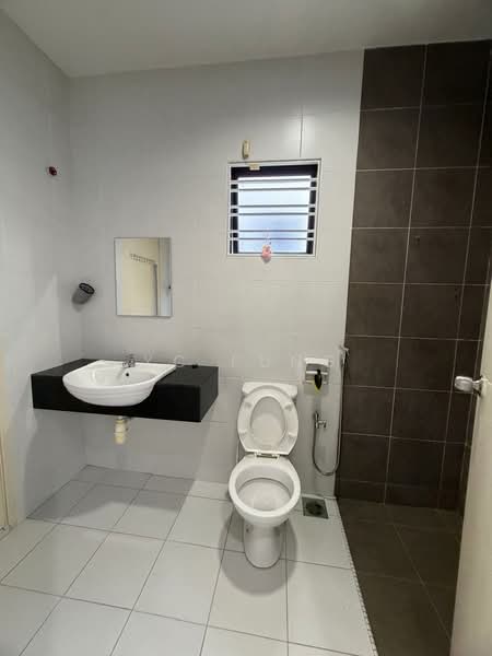 Rumah Teres 2 Tingkat untuk Disewa di Taman Seri Austin (Tebrau) - YC Fung - Bathroom - PropertyGuru.com.my