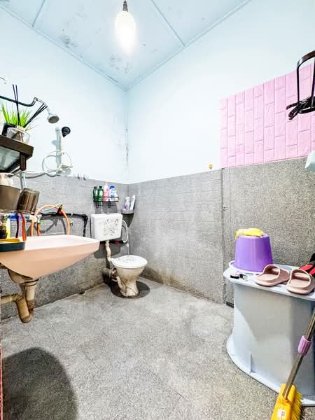 Rumah Teres 2 Tingkat untuk Dijual di Batu Caves (Selangor) - Luqman Ramli - Bathroom - PropertyGuru.com.my