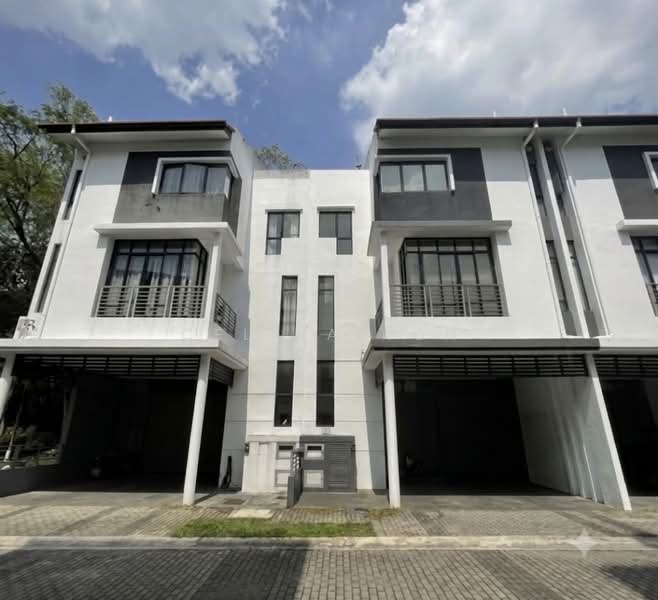 Rumah Teres 3 Tingkat untuk Dijual di Valencia (Sungai Buloh) - Celina Koh - PropertyGuru.com.my